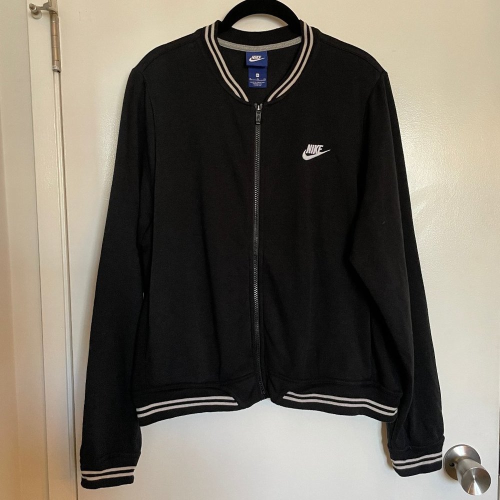 Nike black zip-up sweatshirt with pockets